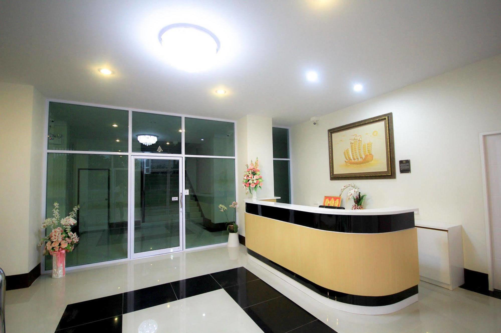 Orapan Place Lampang Exteriör bild